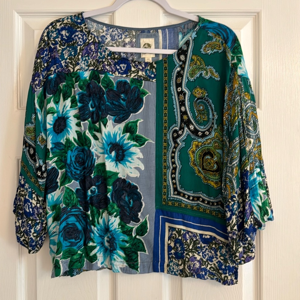 From Anthropologie, boxy 3/4 length sleeve top, size xs